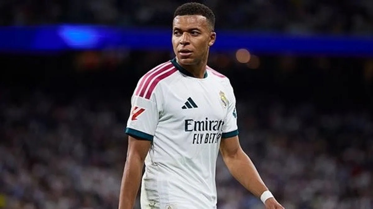 Kilian Mbappe bəyanat oxuyur və üzr istəyir