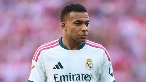 David Riolo studiyada danışır, Kilian Mbappe oyun və sosial media görüntüləri