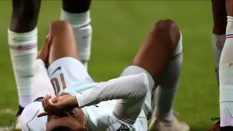 Mbappe idman formasında, velosiped sürdüyü anın görüntüsü