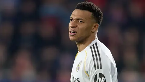 Kilinan Mbappenin real madrid formasında və Çin nümayiş əlamətləri