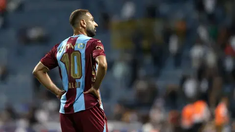 Məhəmməd Salah Trabzonspor formanı geyinmiş halda oyunda