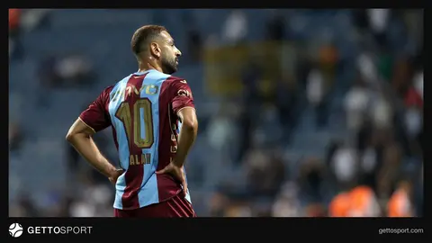Məhəmməd Salah Trabzonspor formanı geyinmiş halda oyunda