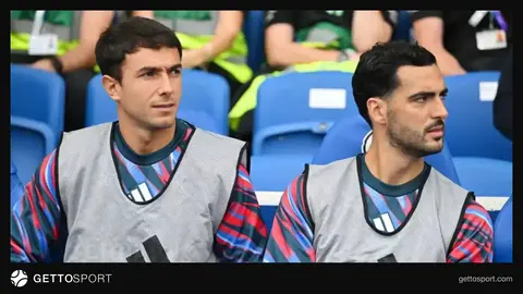 Mikel Merino məşq zamanı və ya mətbuat konfransında