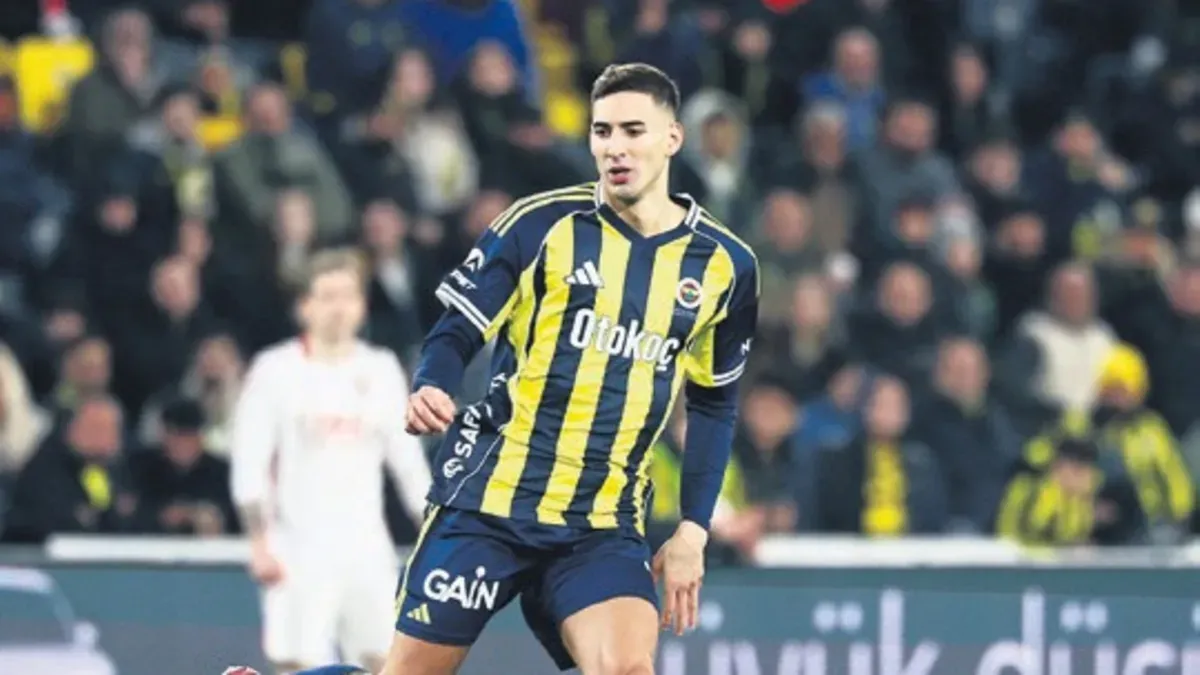 Mert Müldür Fenerbahçe formasıyla antrenmanda