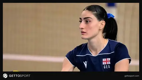 Məryəm Qaprindaşvili Naxçıvan forması ilə məşqdə