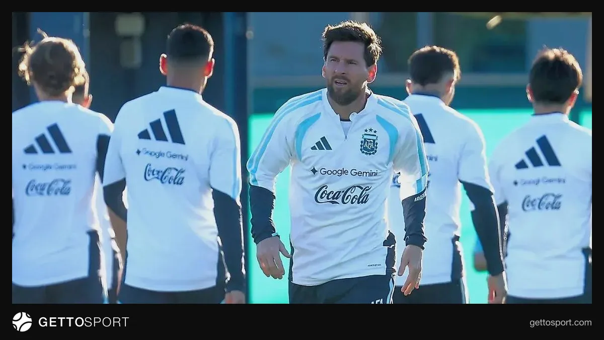 Lionel Messi Argentina millisinin formasında meydanda emosional vidalaşma