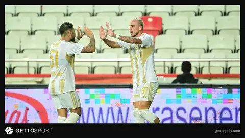 Metro Holding Kayserispor oyuncuları Antalya'da gol sevinci yaşarken