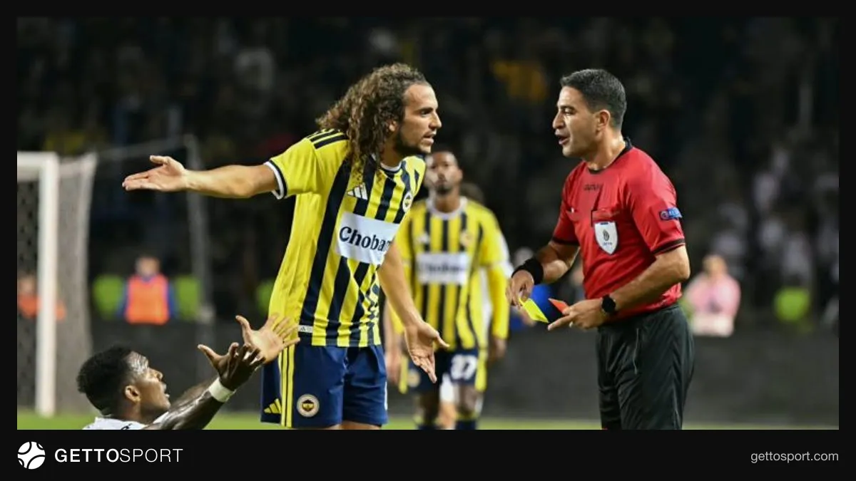 Meyson Greenwood qırmızı vərəqə aldıqları an stadion görüntüsü