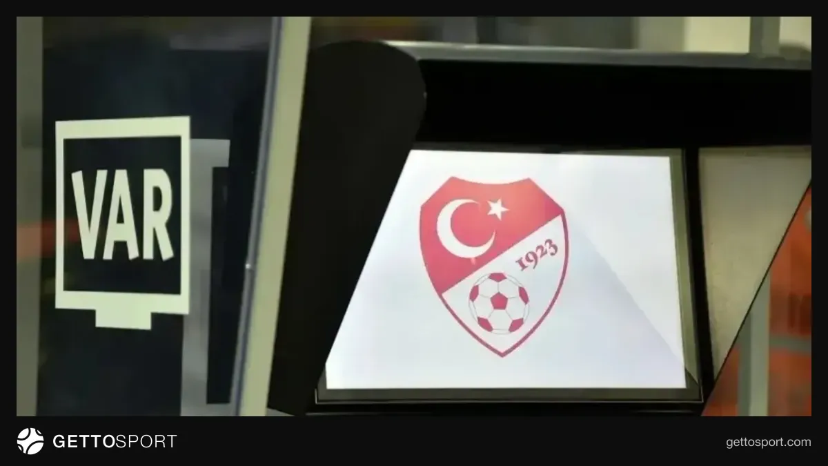 Merkez Hakem Kurulu logosu ve VAR odası ekranları