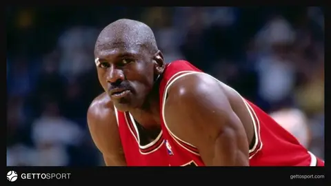 Michael Jordan'ın 1998 Finalleri'nde giydiği imzalı kırmızı Bulls forması