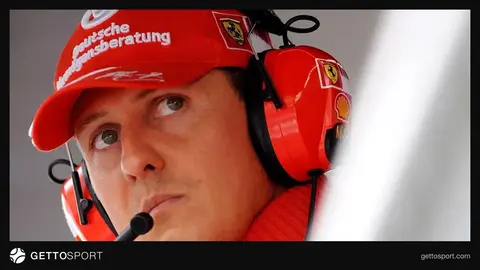 Michael Schumacher'in pistte kasklı fotoğrafı