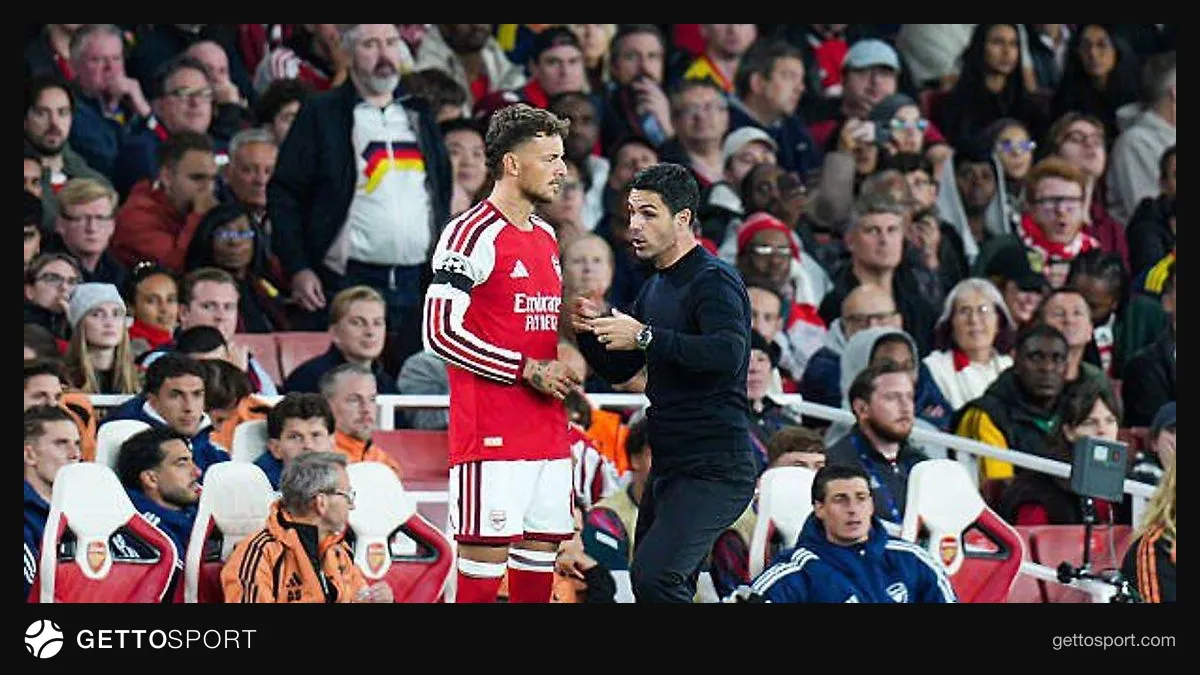Mikel Arteta danışarkən klub mətbuat konfransında