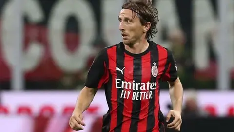 Milan loqosu, Luka Modriç və Yasin Ayari ilə Aleks Skottun portretləri