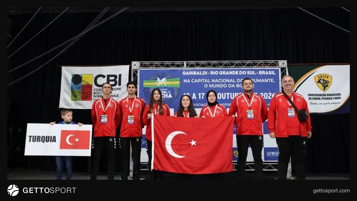 Milli bocce sporcuları madalya töreninde bronz madalyalarla