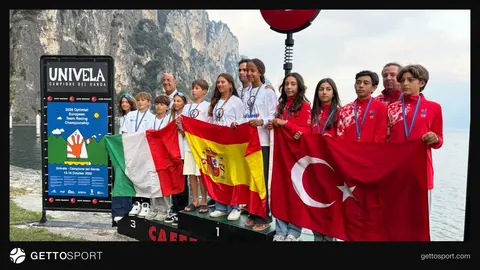 Optimist yelkenli sınıfında yarışan milli takım sporcuları