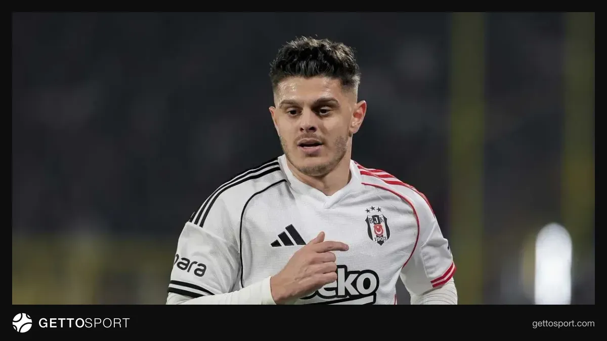 Milot Rashica antrenmanda veya Beşiktaş formasını giyerken görüntüsü