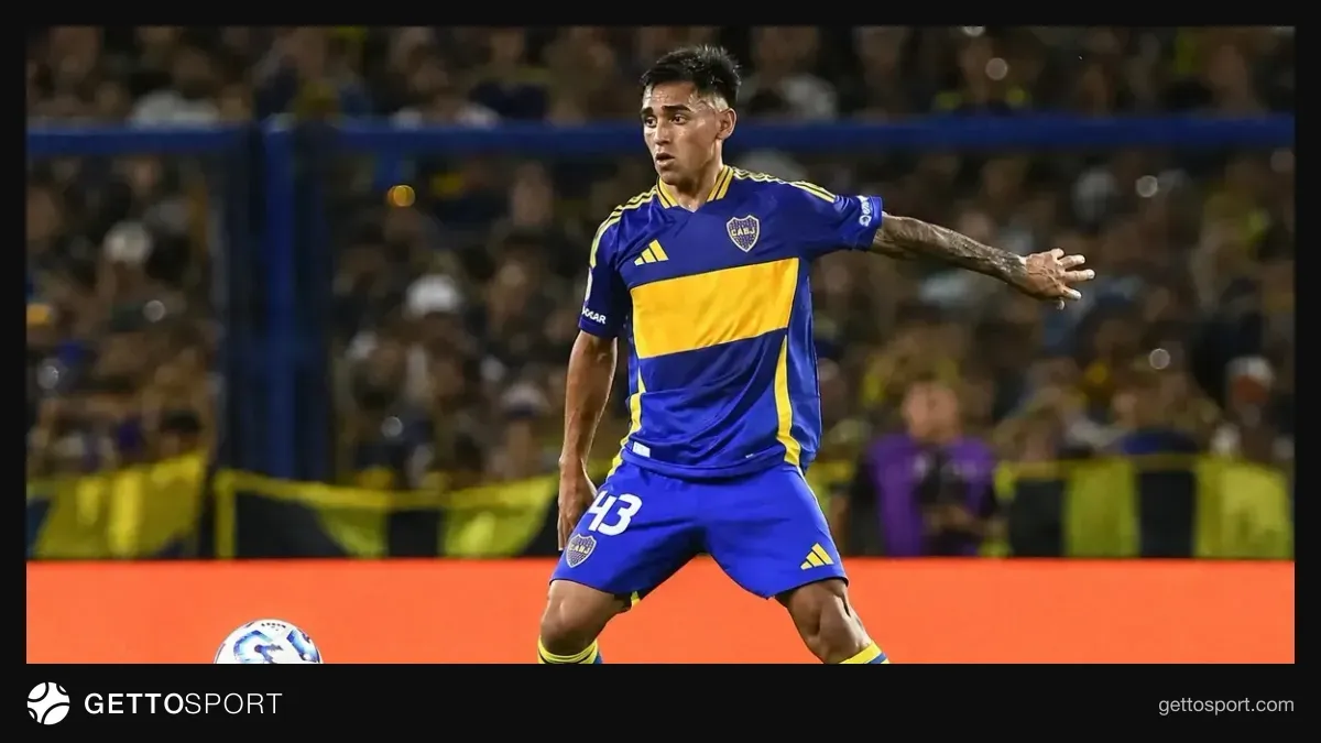Milton Delgado Boca Juniors formasıyla top sürerken