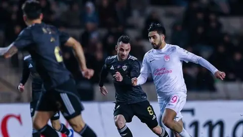 Premyer Liqa komanda loqoları və futbol topu