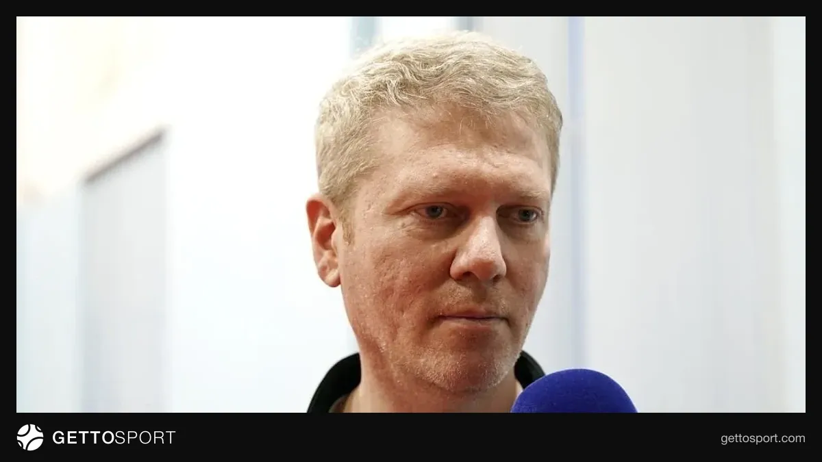 Mixail Timofeyev və Azərbaycan stolüstü tennisçisi yarış zamanı