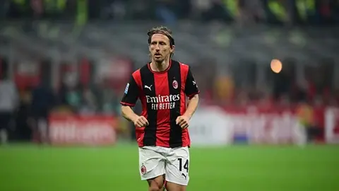 Luka Modriç və Milan formada danışarkən