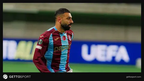 Trabzonspor formasıyla Mohamed Salah gol sevincinde