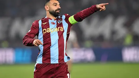 Trabzonspor formasıyla Mohamed Salah gol sevincinde