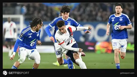Monako futbolçuları sevinir, PSJ Strasburq stadionu görünüşü