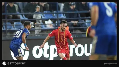 Monteneqro millisinin oyunçuları və Marko Yankoviç meydanda