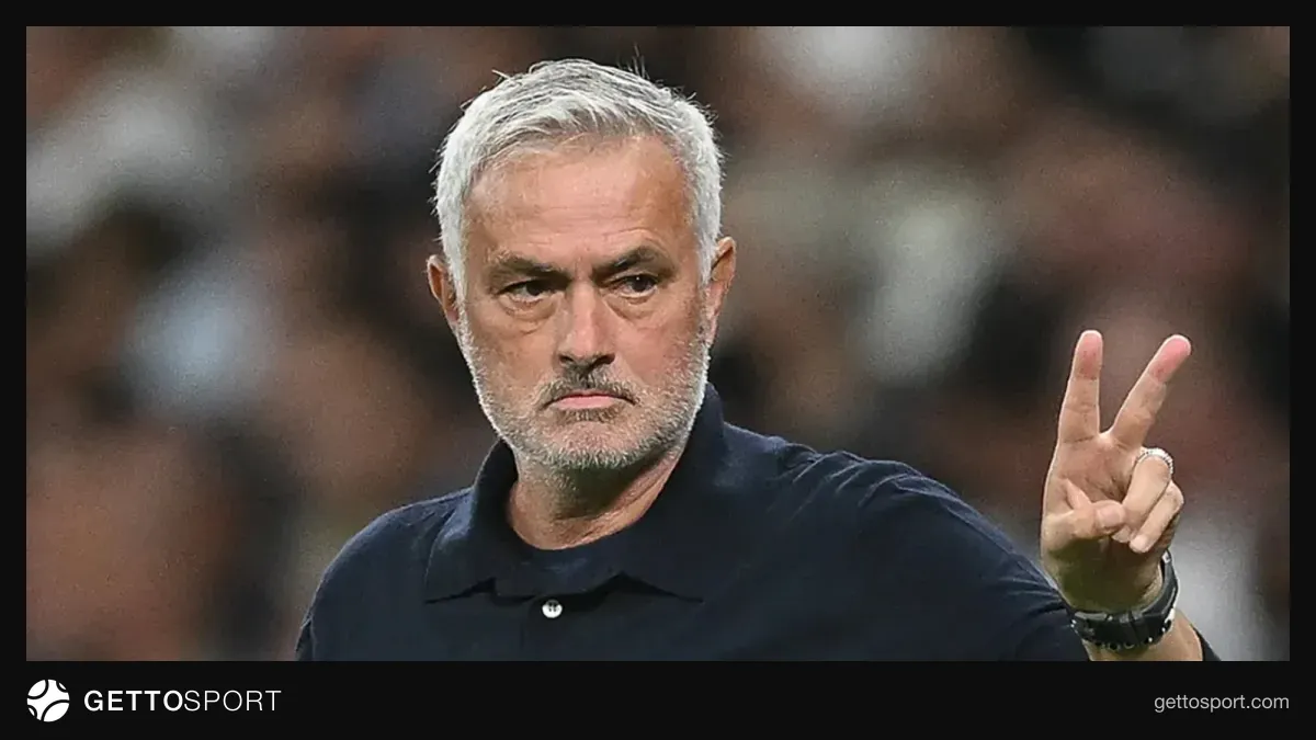 Joze Mourinyo mətbuat konfransında danışır