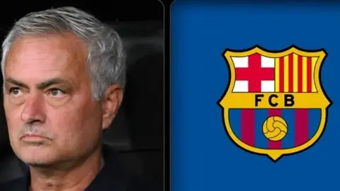 Jose Mourinyo mətbuat qarşısında dayanmayıb, tribunada düşüncəli görünüş