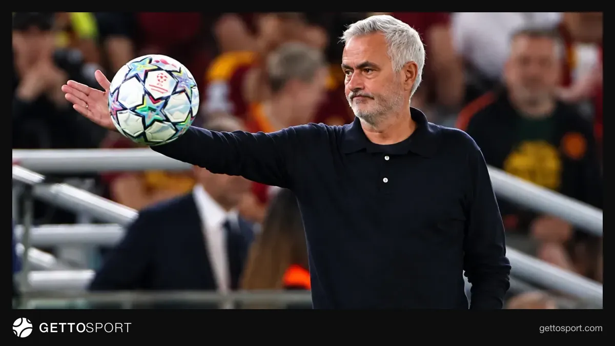 Joze Mourinyo mətbuat konfransında danışır