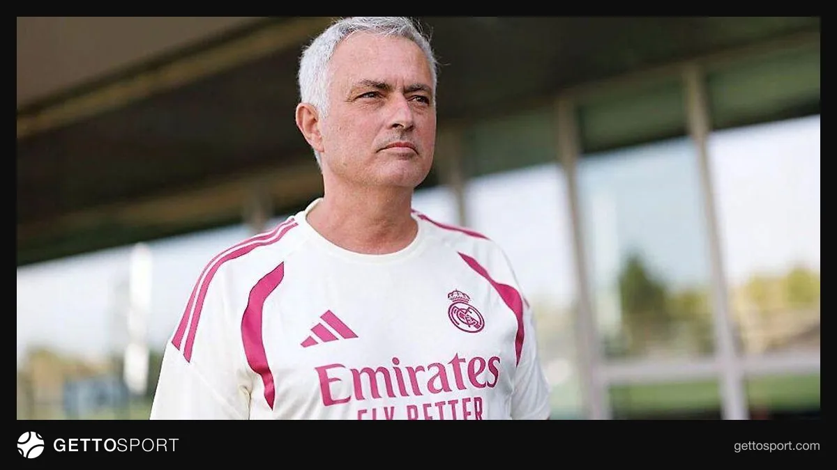 Joze Mourinyo mətbuat konfransında danışır