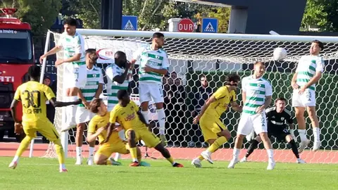 Muğlaspor oyuncuları gol sevinci yaşarken stat görüntüsü