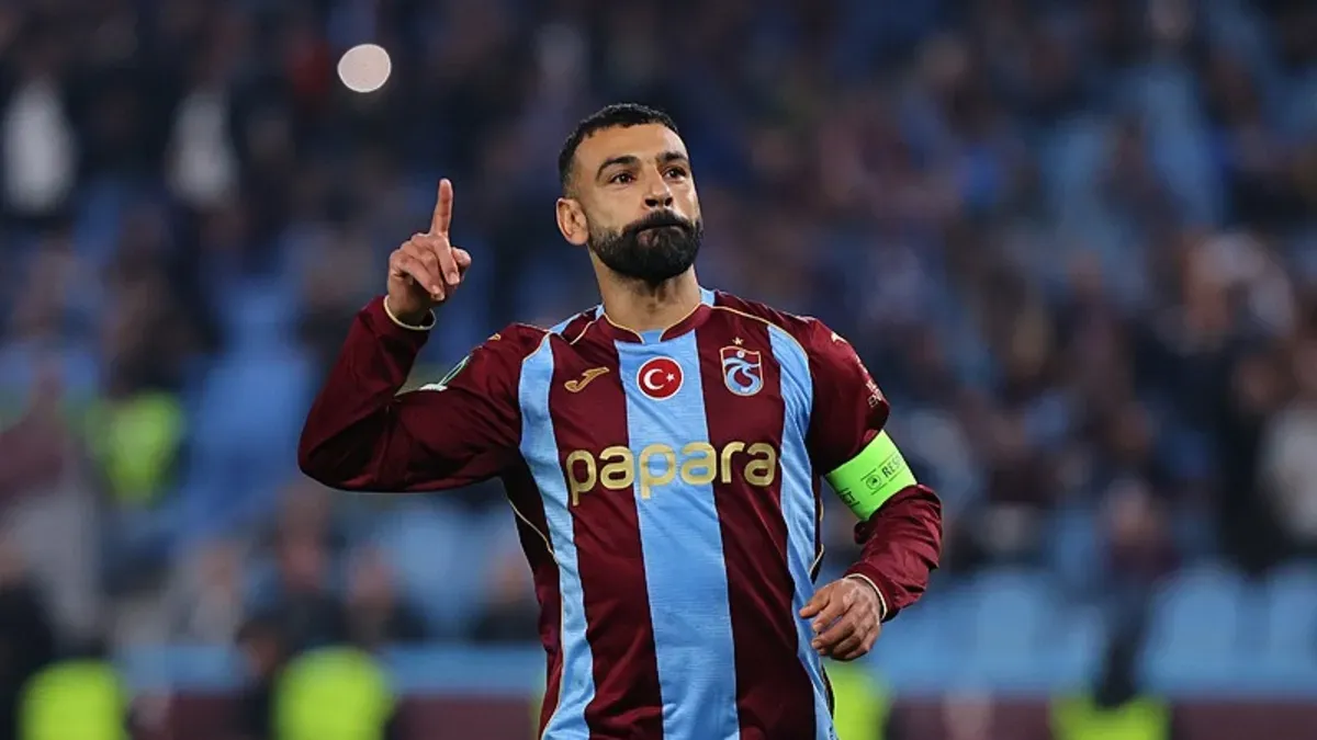 Trabzonspor formasıyla Muhammed Salah penaltı kullanırken