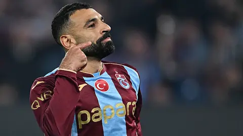 Muhammed Salah penaltı vuruşu sırasında Trabzonspor formasıyla