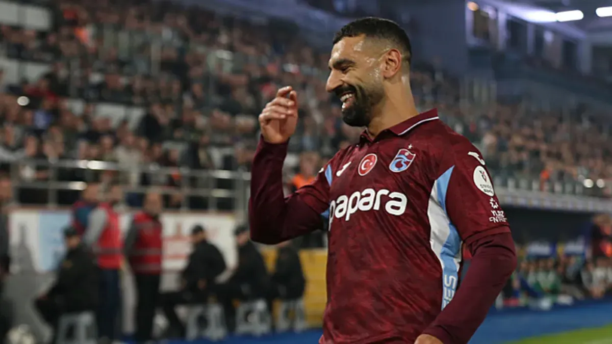 Muhammed Salah ve Trabzonspor oyuncuları soyunma odasında zafer pozu verirken