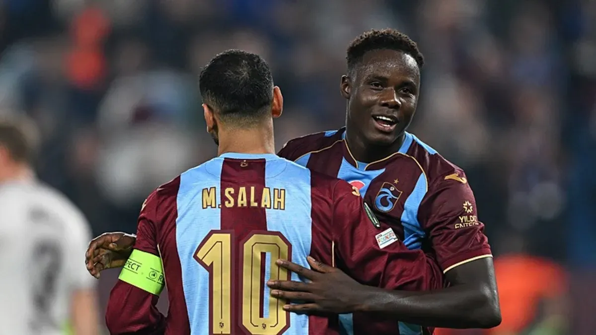 Muhammed Salah ve Franculino Dju beraber sevinç yaşarken