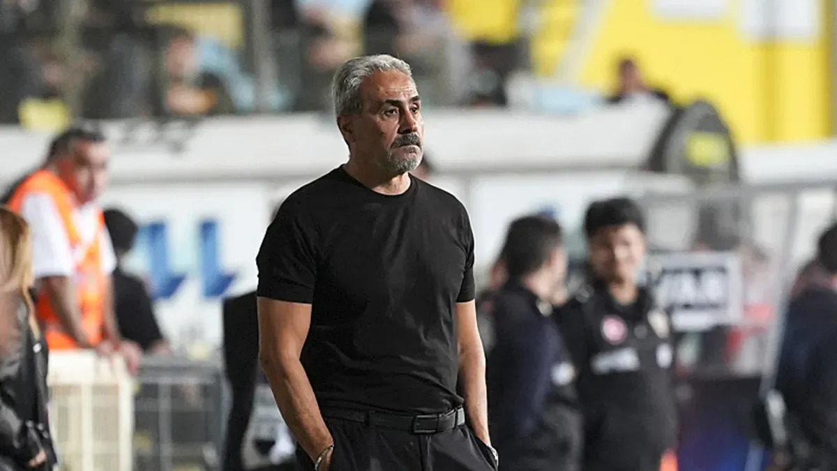 Eyüpspor teknik direktörü Mustafa Dalcı maç sonrası konuşurken