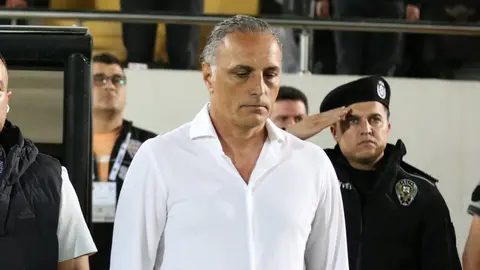 Mustafa Gürsel maç sonrası basın toplantısında konuşurken