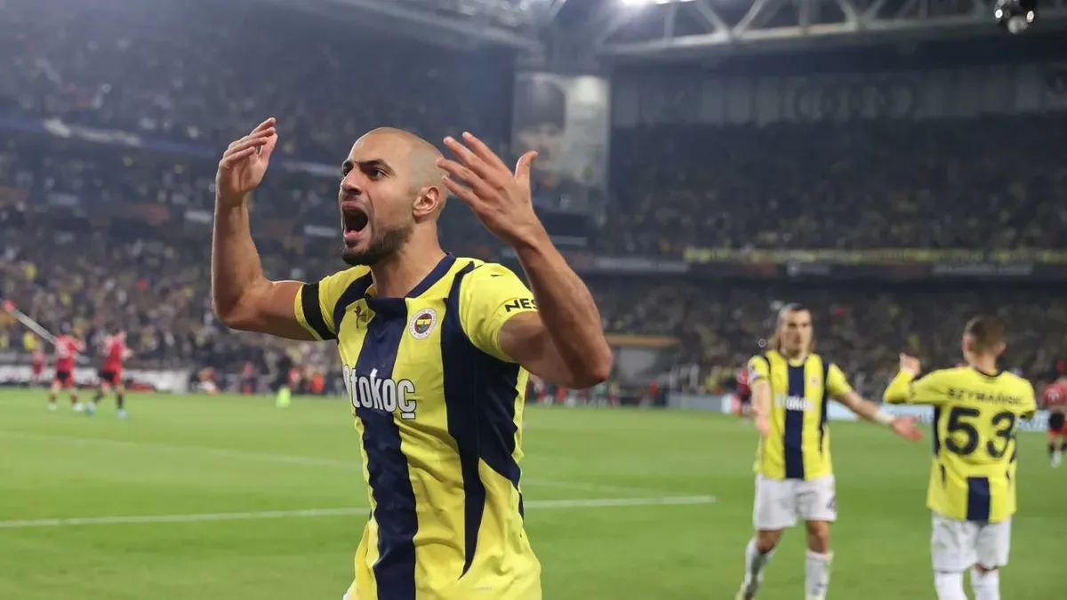 Mustapha Hadji konuşurken fotoğrafı