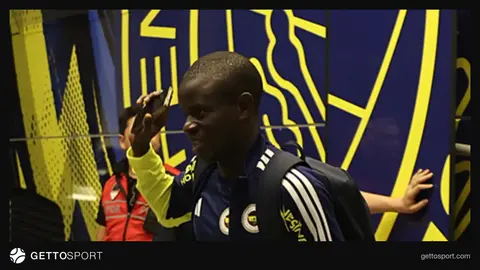 Üsküdar sokaklarında yürüyen N'Golo Kanté