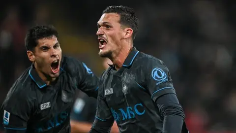 Napoli oyuncuları Monza deplasmanında sevinç yaşarken