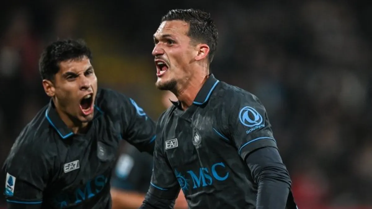 Napoli oyuncuları Monza deplasmanında sevinç yaşarken