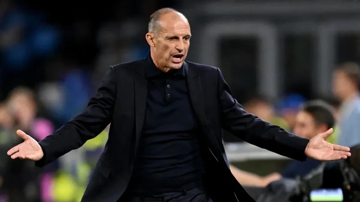 Napoli futbolçuları məşqdə zədə və həkimlərlə müzakirə