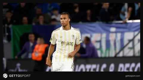 Nathan Ake maç sonrası basın açıklaması yaparken