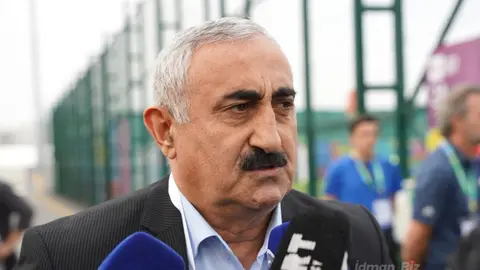 Nazim Süleymanov jurnalistlərə açıqlama verir