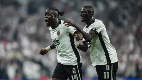 Beşiktaş formasıyla gol sevinci yaşayan Wilfred Ndidi ve Junior Olaitan