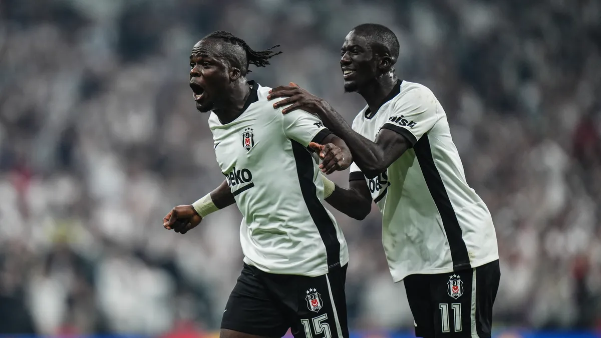 Beşiktaş formasıyla gol sevinci yaşayan Wilfred Ndidi ve Junior Olaitan