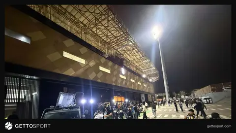Neftçi stadionunda azarkeşlər və təhlükəsizlik əməkdaşları