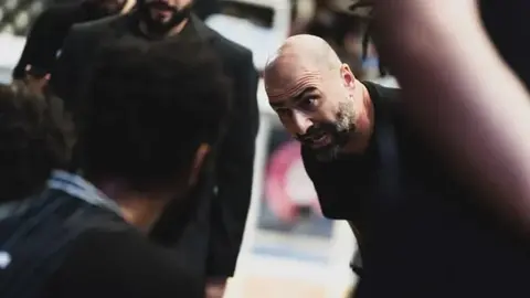 Neftçi basketbol komandasının məşqi və baş məşqçi Vasiliadis